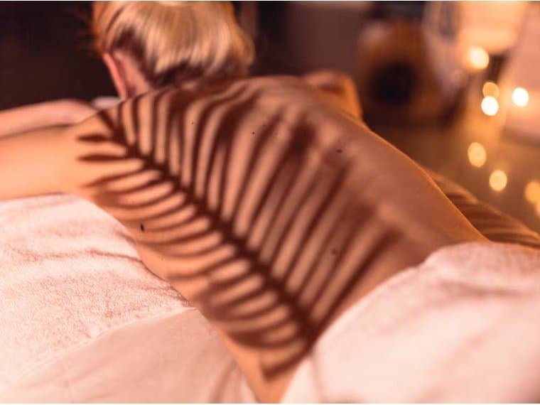 Aromaolajos relax masszázs